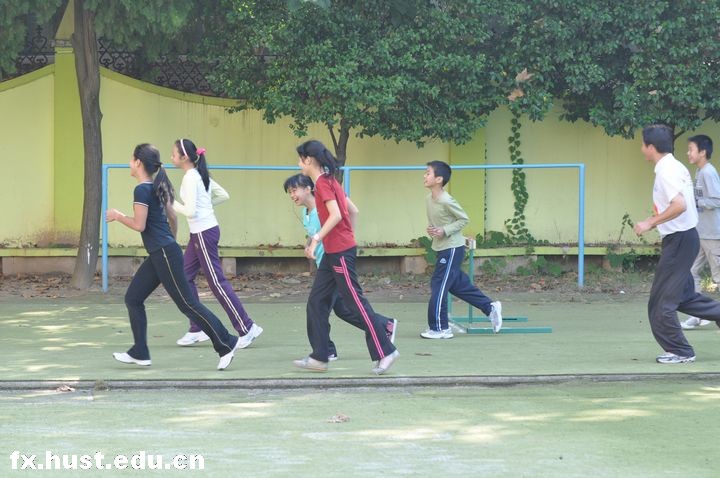 汪老师带学生慢跑！